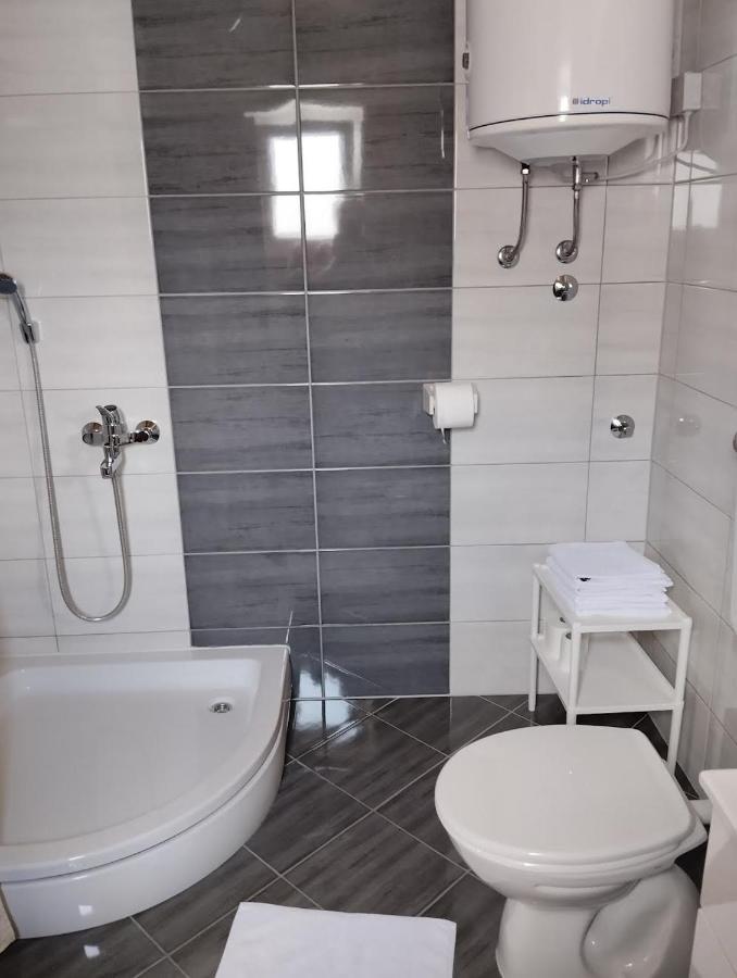 Ruza I Natalija Apartment Karlobag Exterior photo